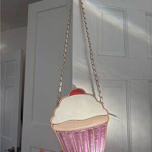 Chic Cupcake Crossbody Bag in Pink and White
